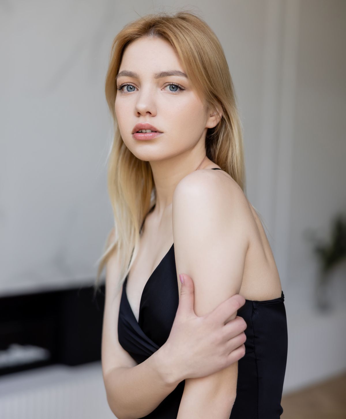 bellevue wa med spa patient model holding her arm